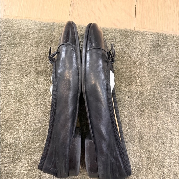 CHANEL Black Lambskin Ballet Flats with Patent Toe and CC Medallion - Picture 7 of 10